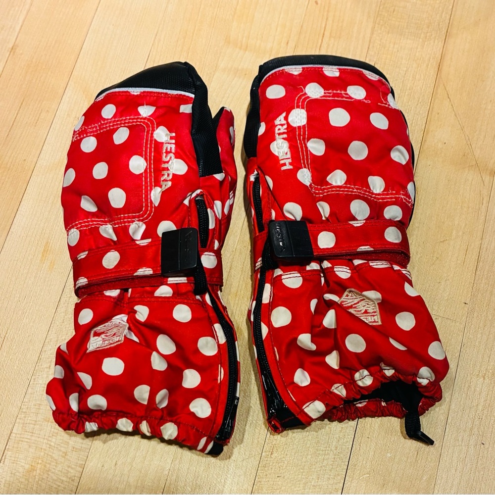 Hestra Kids Mittens in Red with White Polka Dots